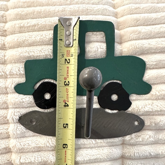 VTG Green 🚙 ✅Car w/Black Tires Metal Wall Hook - Picture 4 of 4
